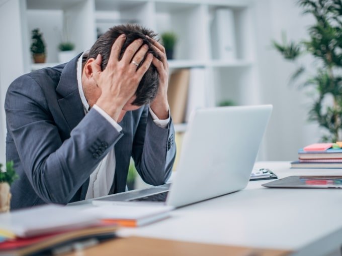 הרעת תנאים בעבודה עשויה לזכות עובדים בפיצויים – גלו איך (תמונה)